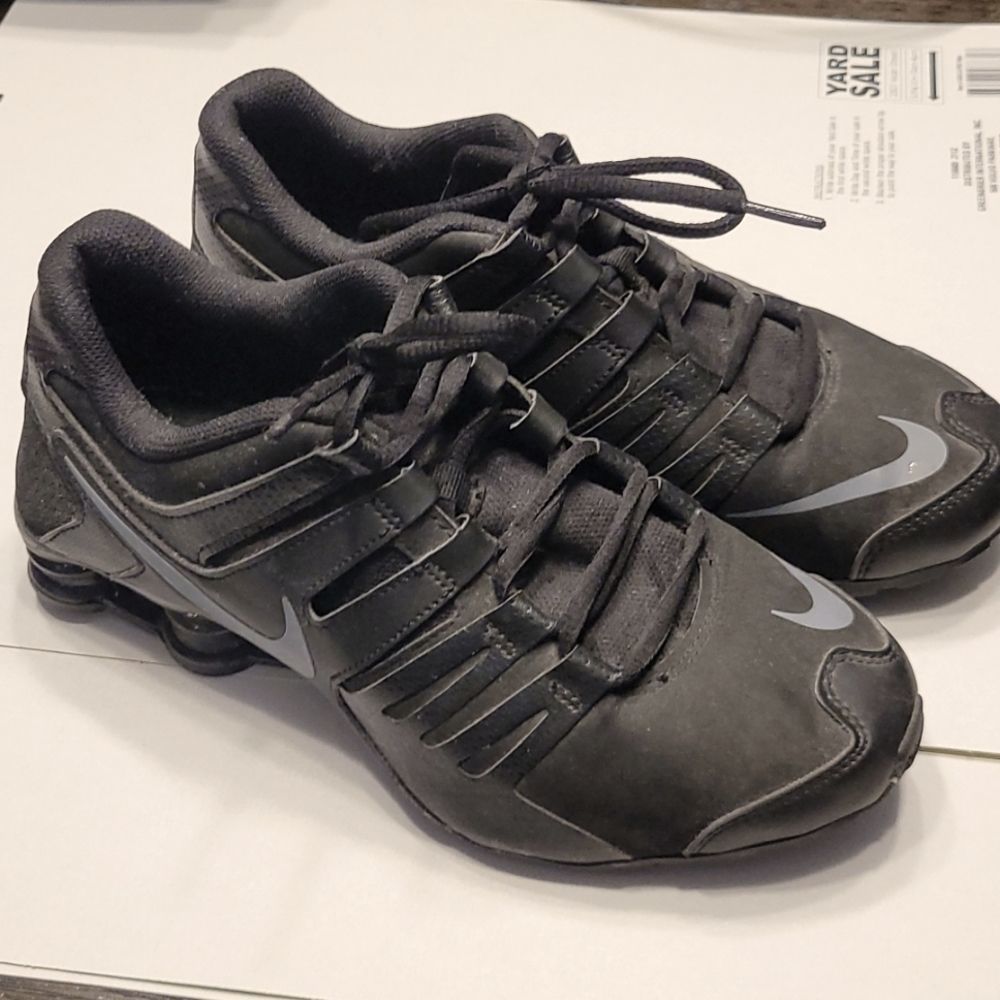 Nike shock black tennis shoe sneakers